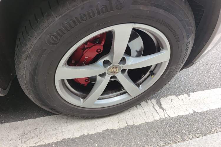 Used Porsche Macan 2016 Macan S 3.0T Right Front Wheel Hub