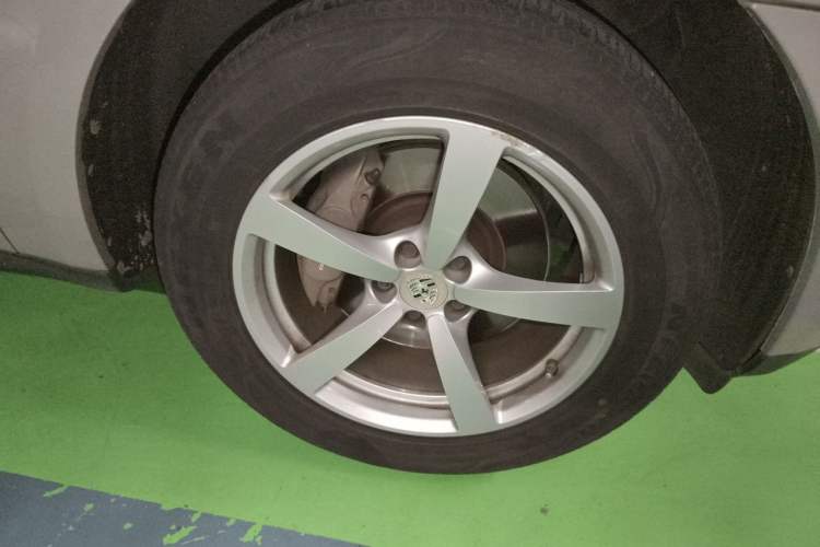 Used Porsche Macan 2016 Macan 2.0T Right Front Wheel Hub