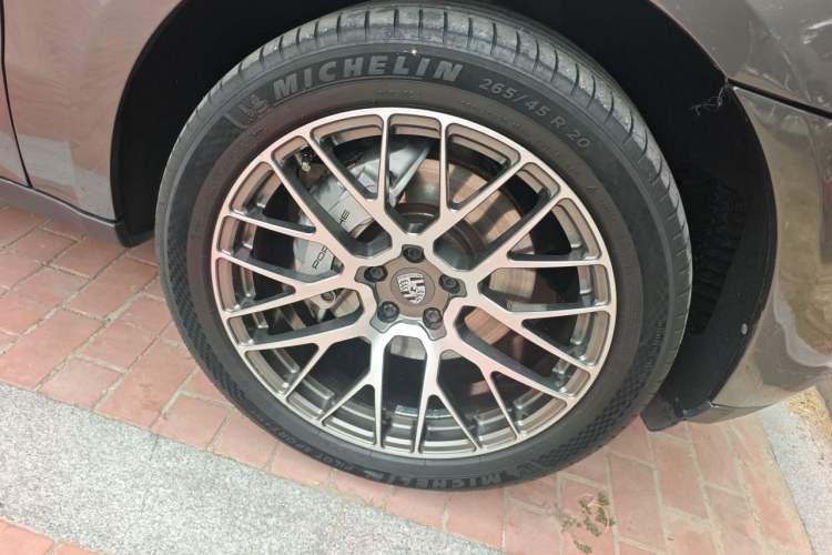 Used Porsche Macan 2016 Macan S 3.0T Right Front Wheel Hub