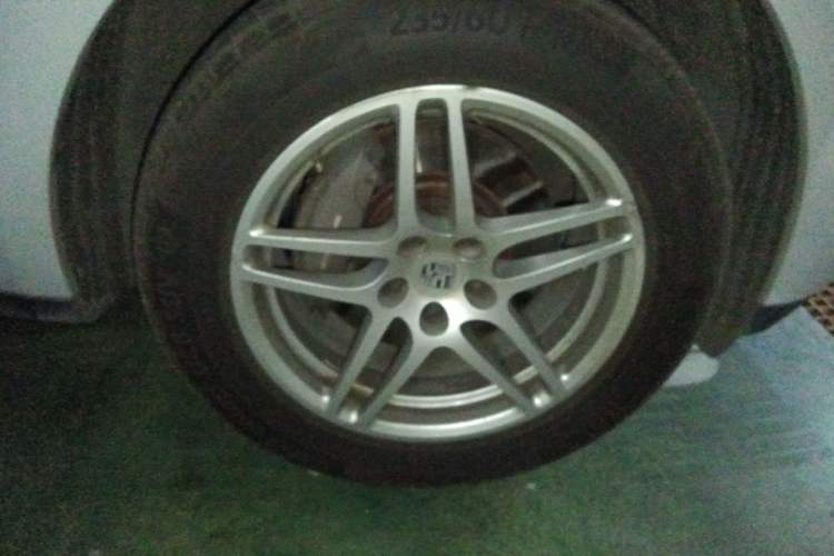 Used Porsche Macan 2016 Macan 2.0T Right Front Wheel Hub