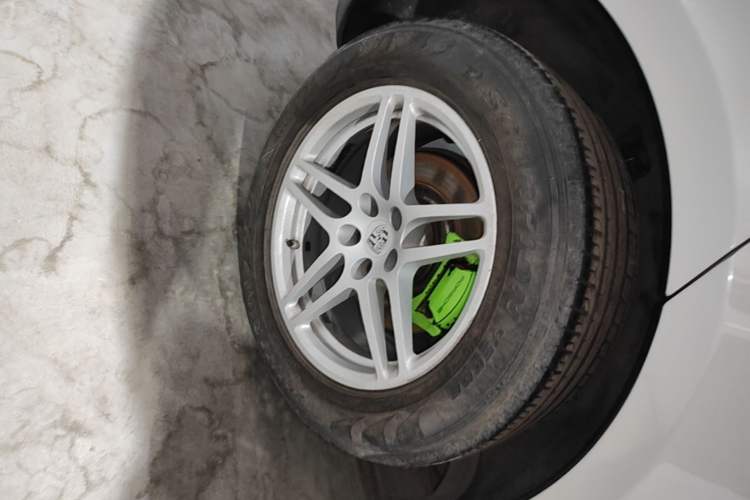 Used Porsche Macan 2016 Macan 2.0T Right Rear Wheel Hub