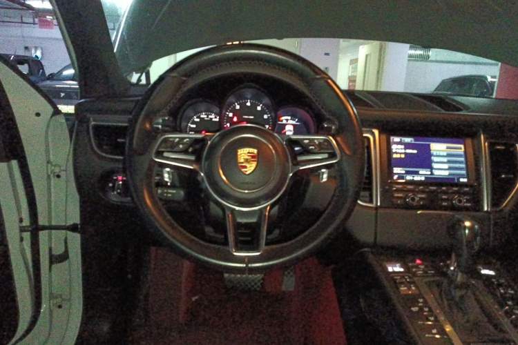 Used Porsche Macan 2016 Macan 2.0T Steering Wheel