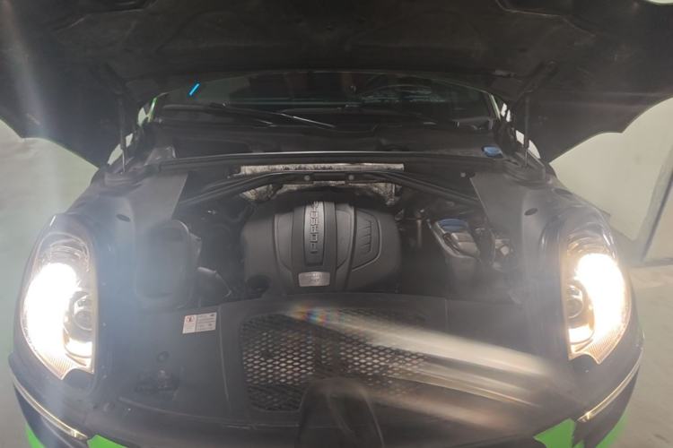 Used Porsche Macan 2016 Macan 2.0T Engine Bay