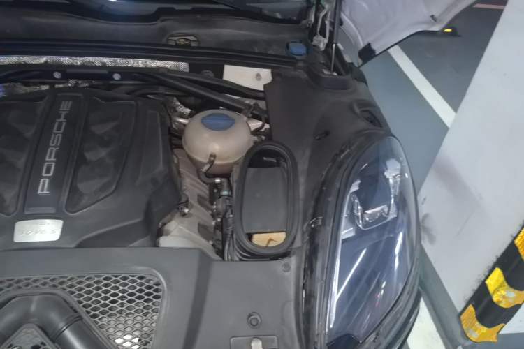 Used Porsche Macan 2016 Macan S 3.0T Engine Bay Left