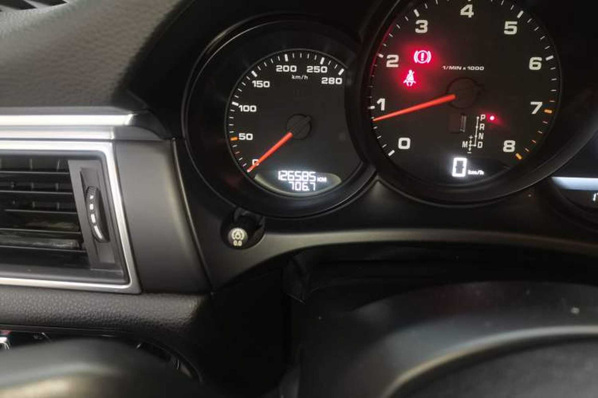 Used Porsche Macan 2016 Macan 2.0T Odometer Close Up