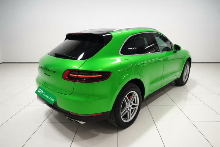 Used Porsche Macan 2016 Macan 2.0T Rear Right 45 Deg