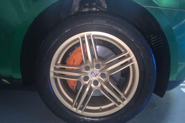 Used Porsche Macan 2016 Macan S 3.0T Right Front Wheel Hub