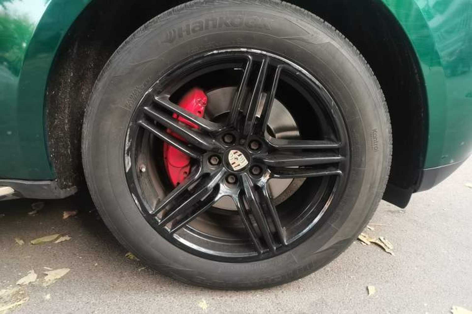 Used Porsche Macan 2016 Macan 2.0T Right Front Wheel Hub