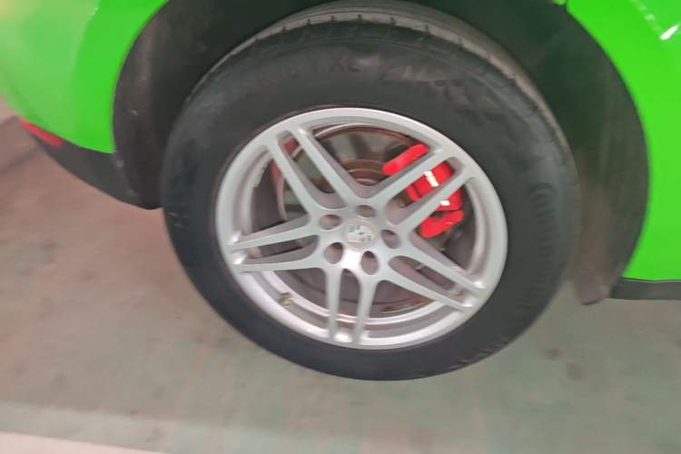 Used Porsche Macan 2016 Macan 2.0T Right Rear Wheel Hub