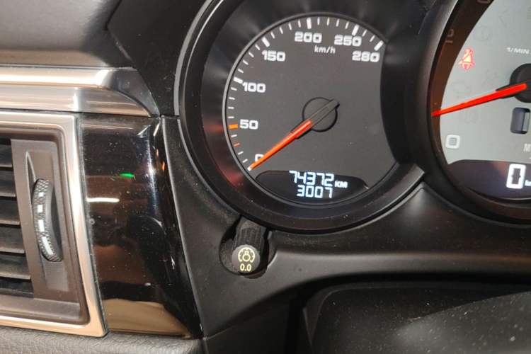 Used Porsche Macan 2016 Macan S 3.0T Odometer Close Up