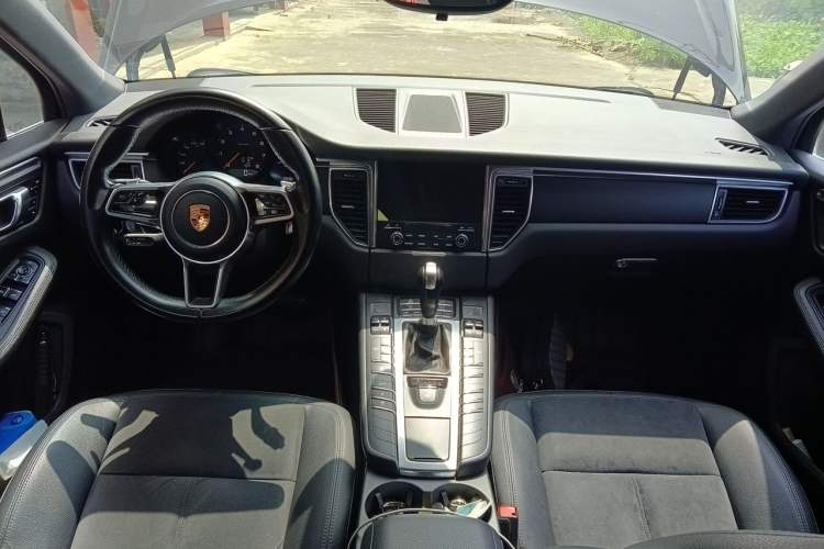 Used Porsche Macan 2016 Macan 2.0T Center Console