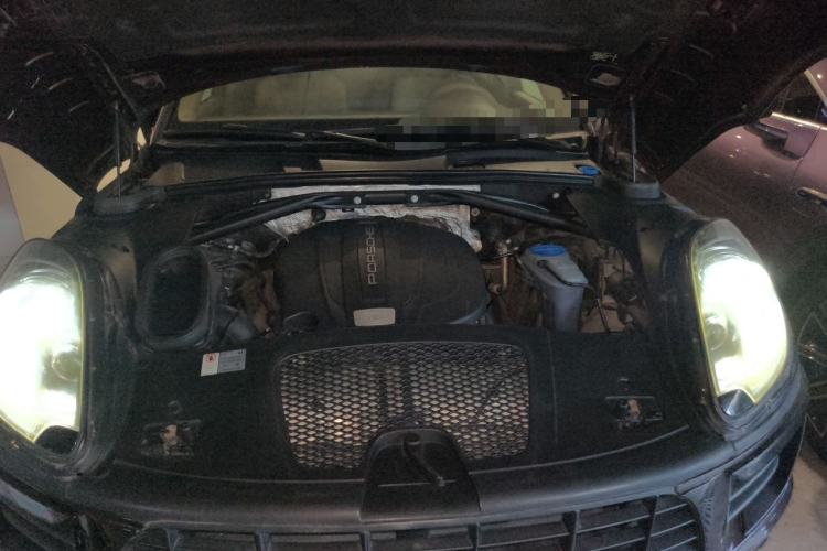 Used Porsche Macan 2016 Macan 2.0T Engine Bay