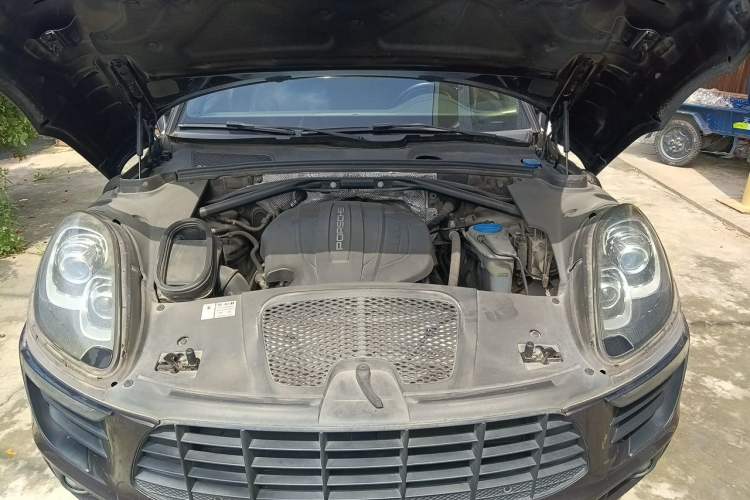 Used Porsche Macan 2016 Macan 2.0T Engine Bay