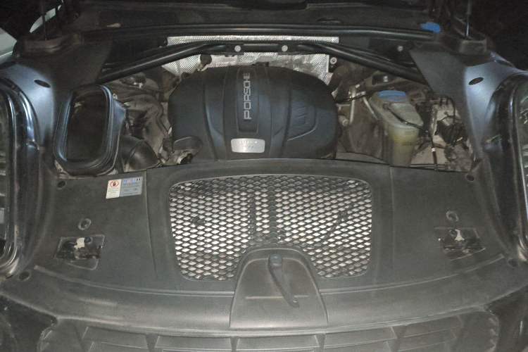 Used Porsche Macan 2016 Macan 2.0T Engine Bay
