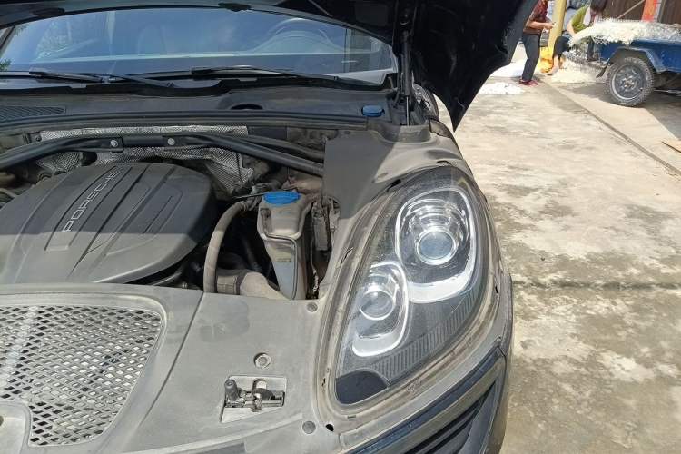 Used Porsche Macan 2016 Macan 2.0T Engine Bay Left
