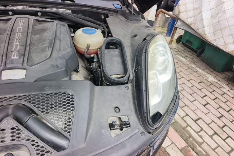 Used Porsche Macan 2016 Macan S 3.0T Engine Bay Left