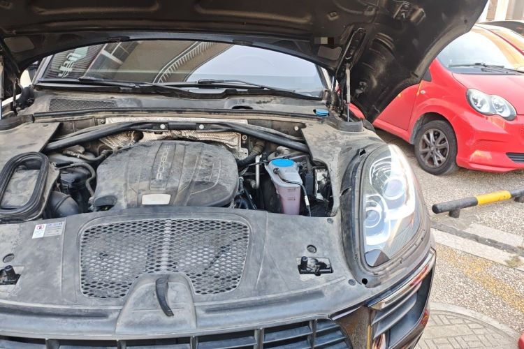 Used Porsche Macan 2016 Macan 2.0T Engine Bay Left