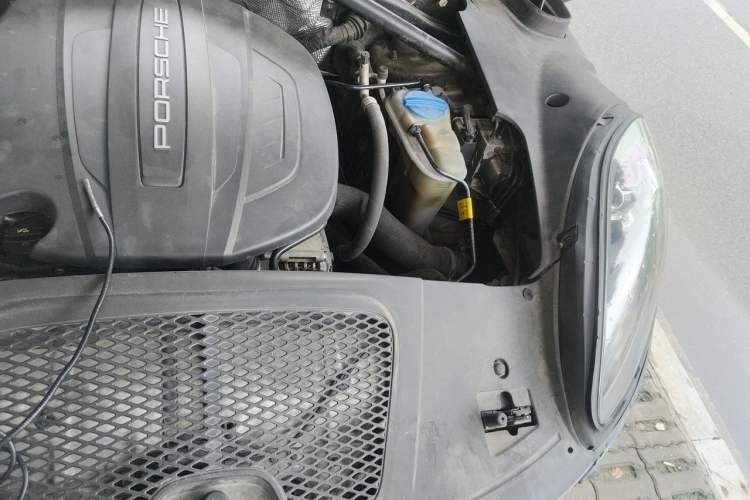 Used Porsche Macan 2016 Macan 2.0T Engine Bay Left