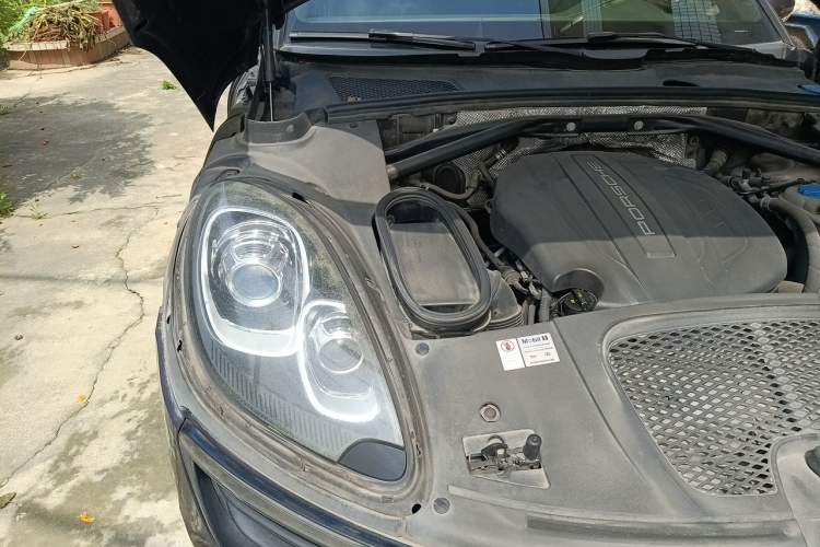 Used Porsche Macan 2016 Macan 2.0T Engine Bay Right