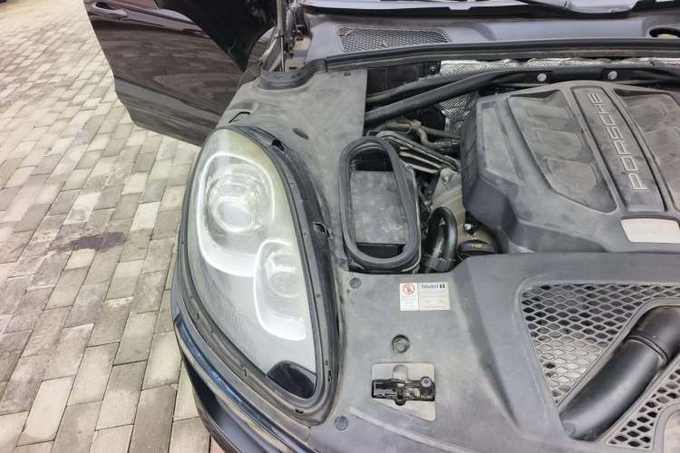 Used Porsche Macan 2016 Macan S 3.0T Engine Bay Right