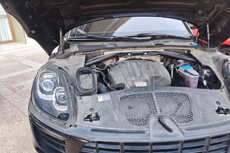 Used Porsche Macan 2016 Macan 2.0T Engine Bay Right