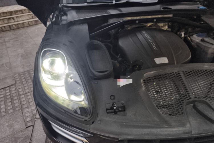 Used Porsche Macan 2016 Macan 2.0T Engine Bay Right