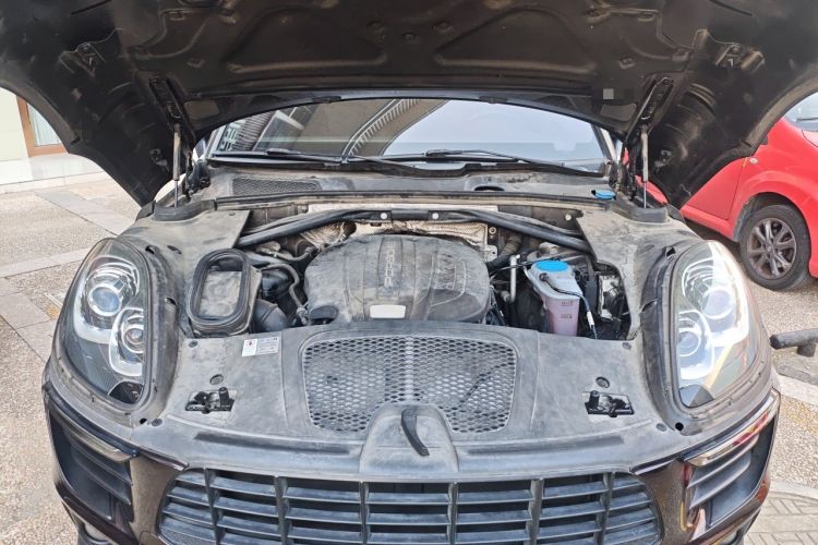 Used Porsche Macan 2016 Macan 2.0T Engine Bay