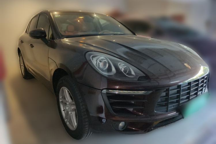 Used Porsche Macan 2016 Macan 2.0T Front Right 45 Deg