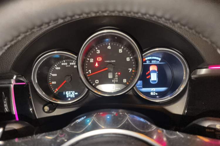Used Porsche Macan 2016 Macan 2.0T Instrument Cluster