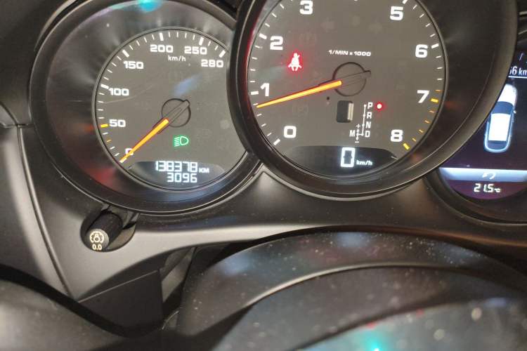 Used Porsche Macan 2016 Macan 2.0T Odometer Close Up