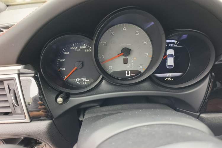 Used Porsche Macan 2016 Macan S 3.0T Odometer Close Up