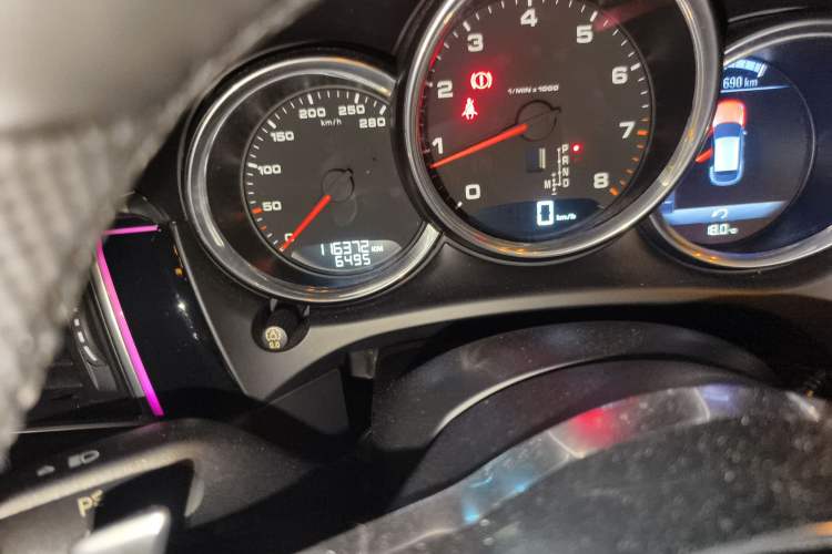 Used Porsche Macan 2016 Macan 2.0T Odometer Close Up