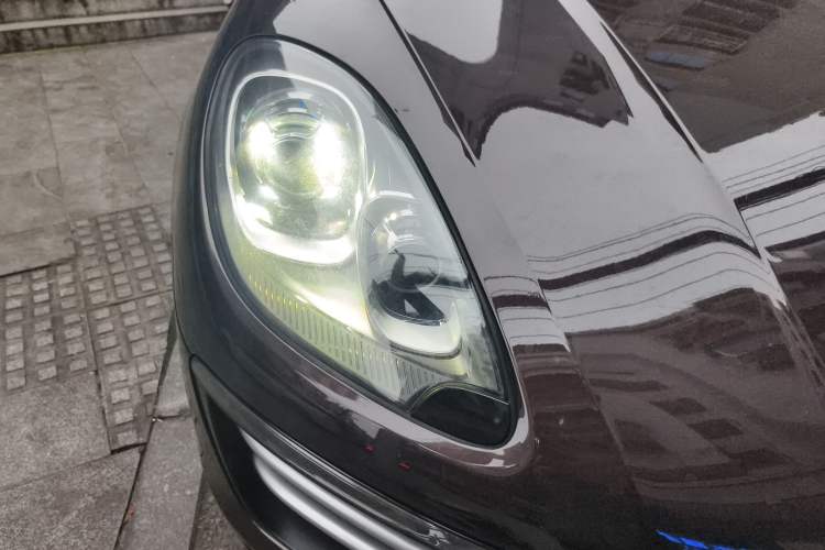 Used Porsche Macan 2016 Macan 2.0T Right Front Headlight