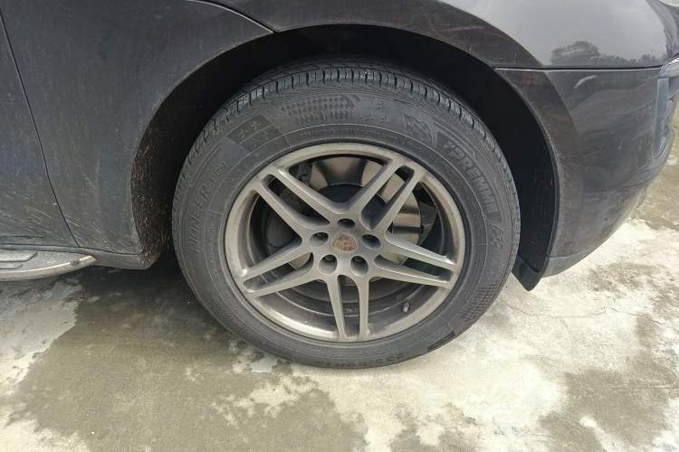 Used Porsche Macan 2016 Macan 2.0T Right Front Wheel Hub