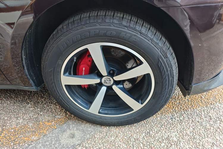Used Porsche Macan 2016 Macan 2.0T Right Front Wheel Hub