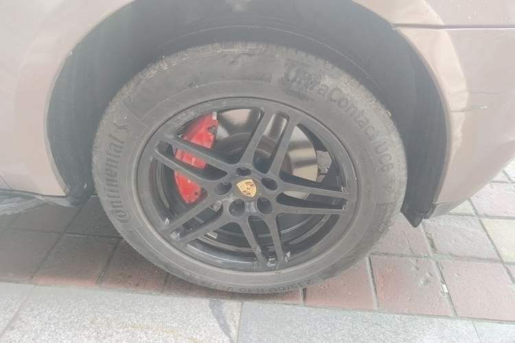 Used Porsche Macan 2016 Macan 2.0T Right Front Wheel Hub