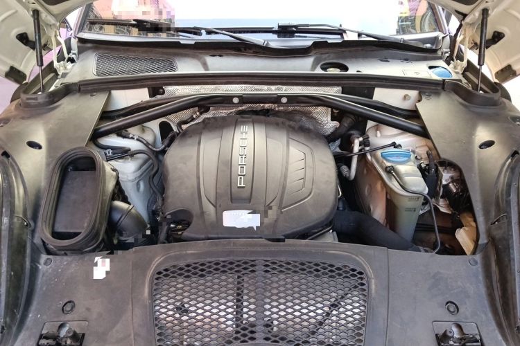 Used Porsche Macan 2016 Macan 2.0T Engine Bay