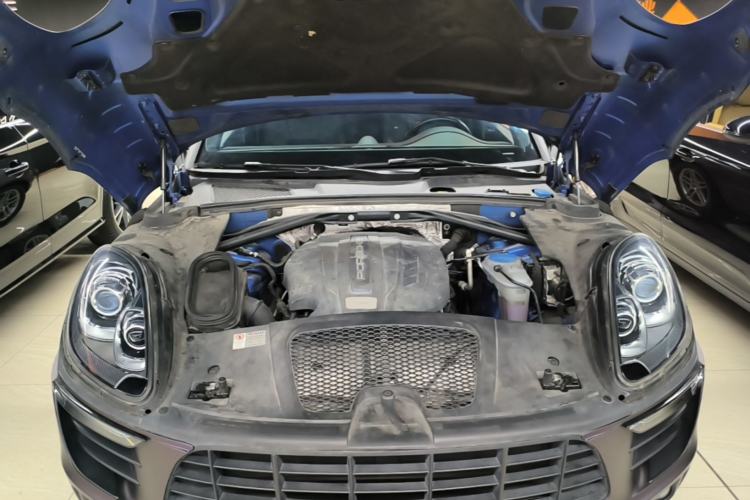 Used Porsche Macan 2016 Macan 2.0T Engine Bay