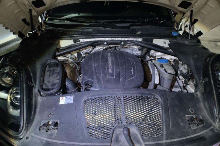 Used Porsche Macan 2016 Macan 2.0T Engine Bay