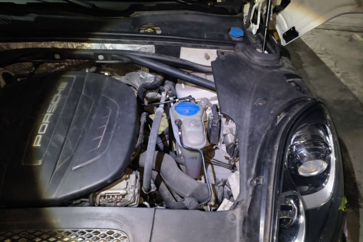 Used Porsche Macan 2016 Macan 2.0T Engine Bay Left