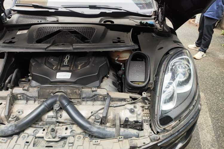 Used Porsche Macan 2016 Macan S 3.0T Engine Bay Left