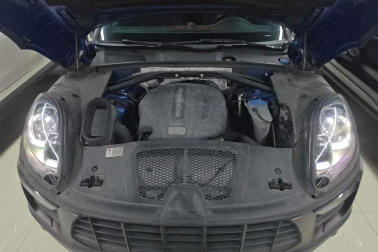 Used Porsche Macan 2016 Macan 2.0T Engine Bay