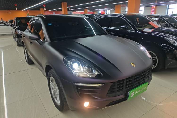 Used Porsche Macan 2016 Macan 2.0T Front Right 45 Deg