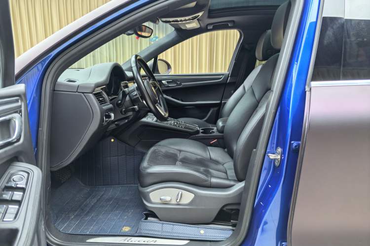 Used Porsche Macan 2016 Macan 2.0T Interior 1
