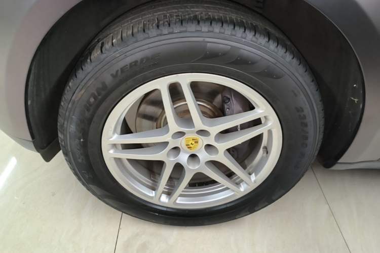 Used Porsche Macan 2016 Macan 2.0T Left Front Wheel Hub