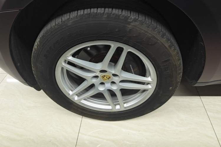 Used Porsche Macan 2016 Macan 2.0T Left Front Wheel Hub