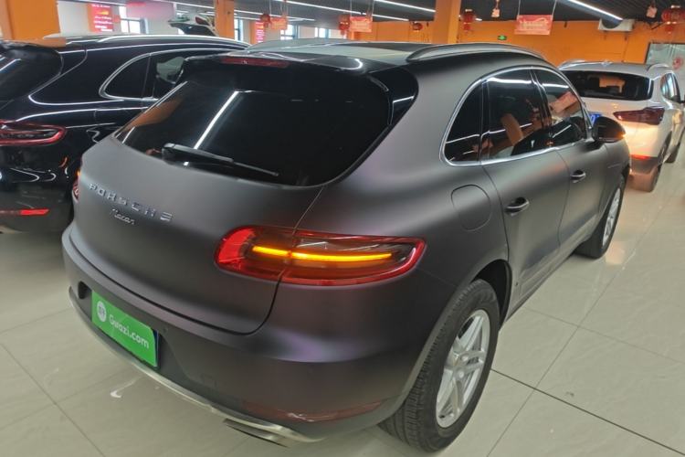 Used Porsche Macan 2016 Macan 2.0T Rear Right 45 Deg