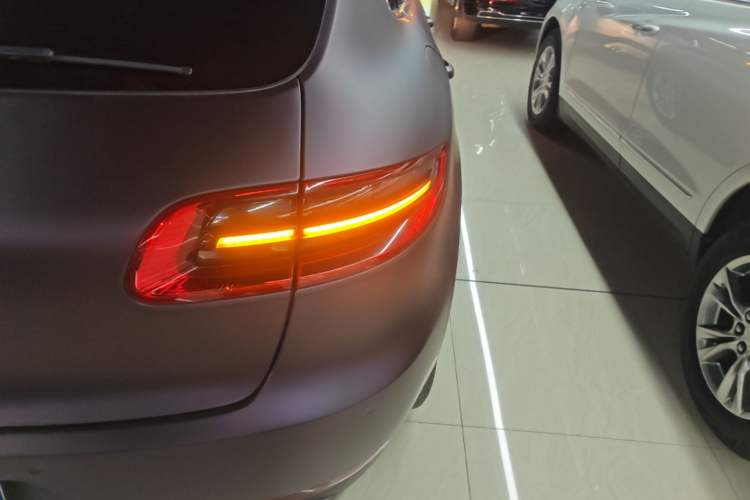 Used Porsche Macan 2016 Macan 2.0T Right Rear Taillight