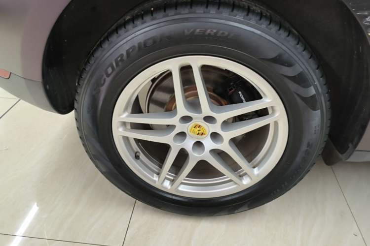 Used Porsche Macan 2016 Macan 2.0T Right Rear Wheel Hub