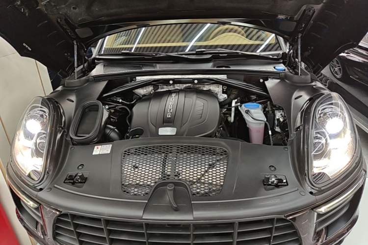 Used Porsche Macan 2016 Macan 2.0T Engine Bay
